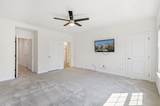Building Photo - Welcome to this stunning 3-bedroom, 2.5-ba...