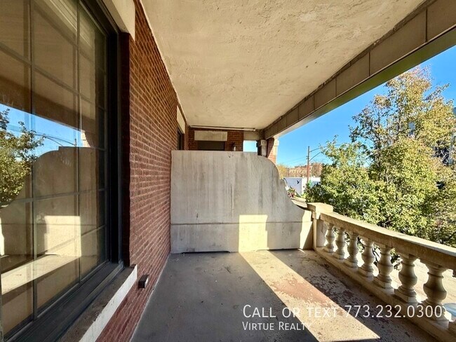 Building Photo - 5528 S Indiana Ave