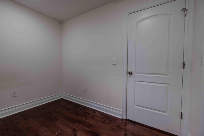 Building Photo - 74 Beacon Ave