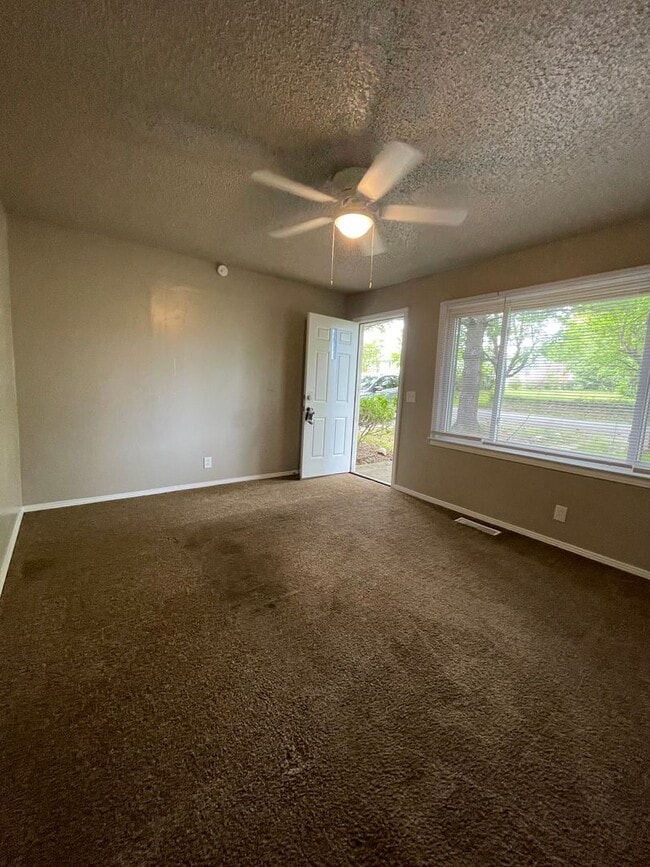 Building Photo - 3-Bedroom Home for Rent – Big Yard & Moder...