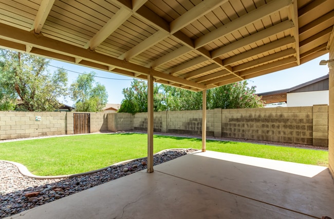 Building Photo - 2215 N Los Altos Dr