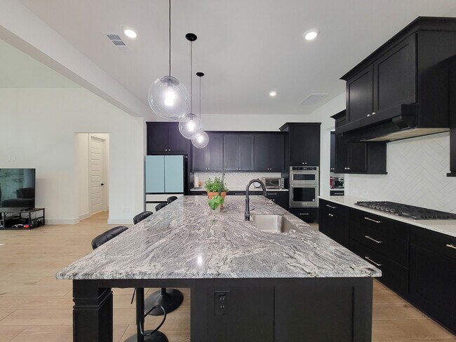 Building Photo - 5023 Golden Peach Rd