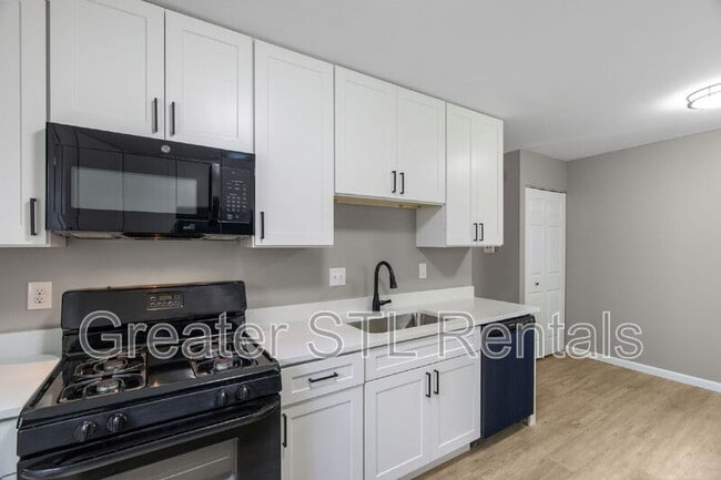 Building Photo - 2115 Campus Dr