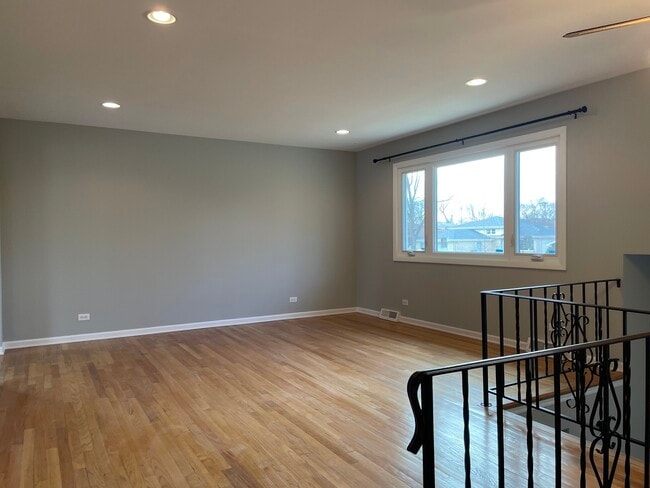 Building Photo - 837 S Iowa Ave