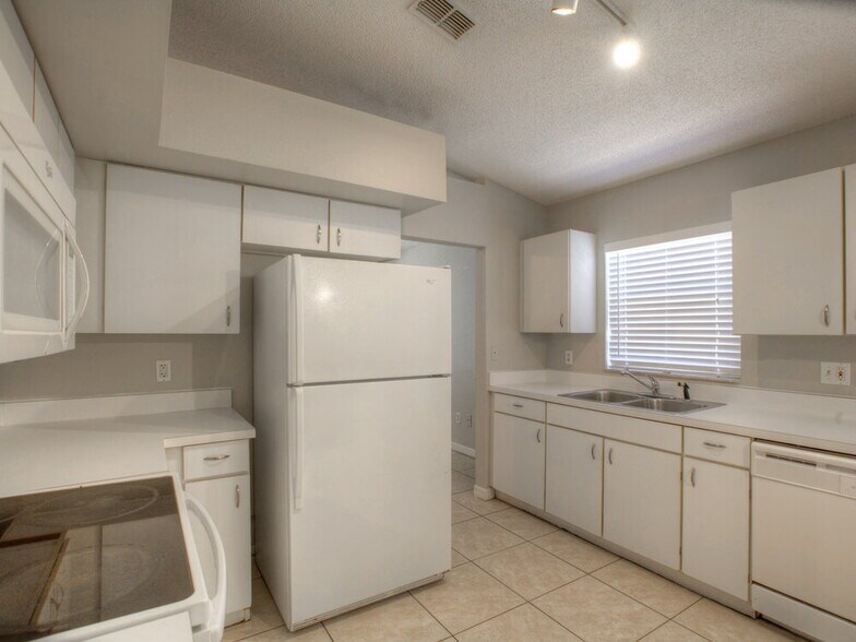 Building Photo - 1316 Whitewood Way