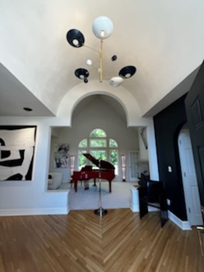 Building Photo - Stunning Custom Built Home with ALL Utilities Included!!