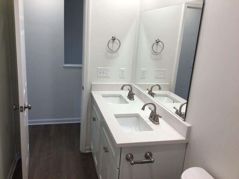 Building Photo - 141 Cameron Way Cir