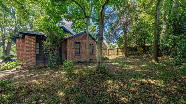 Building Photo - 3105 Woodlawn Ave