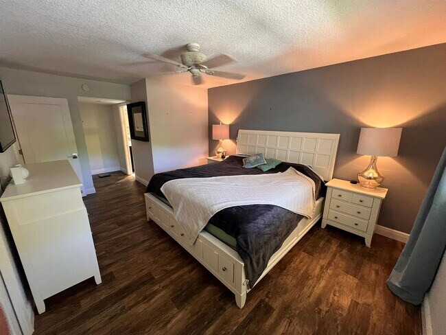 Building Photo - 3175 NE 48th Ct