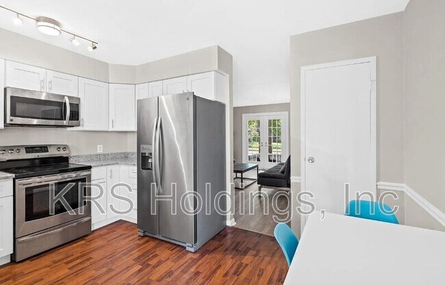 Building Photo - 2515 S Walter Reed Dr