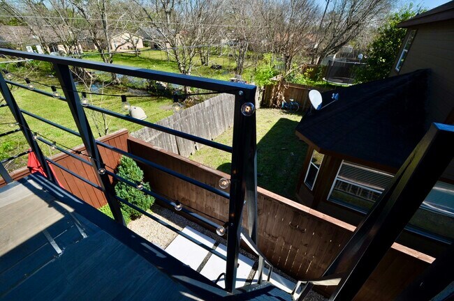 Building Photo - 3330 Beran Dr
