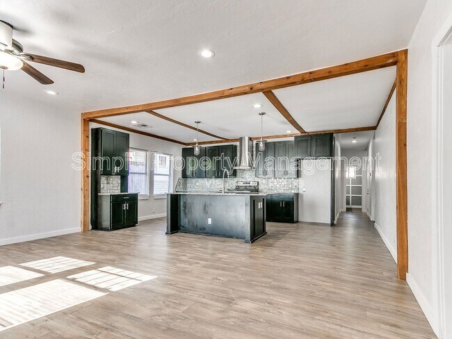 Building Photo - 2605 N Robinson Ave