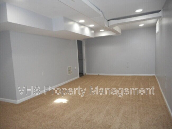 Building Photo - 815 Bright St