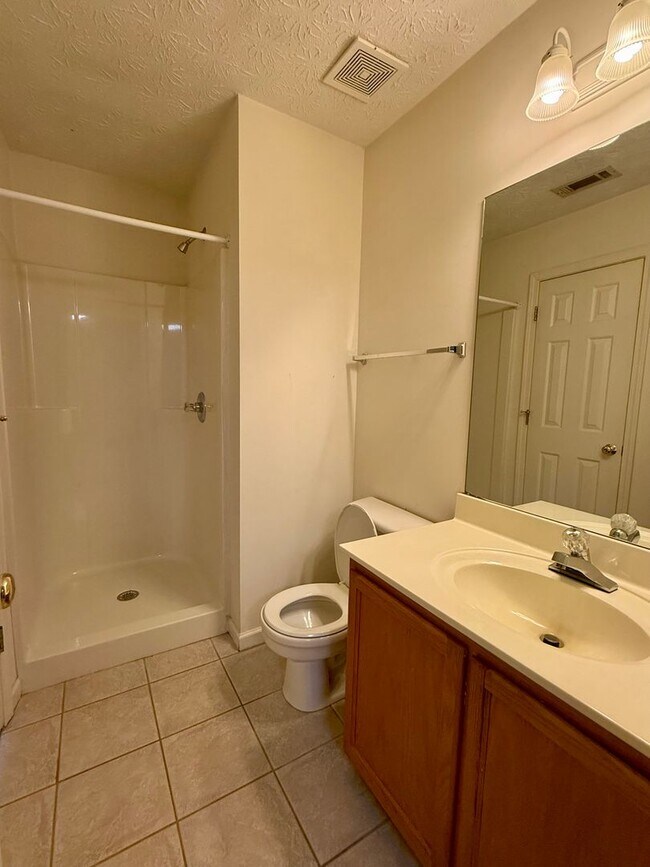 Building Photo - Single Story Gainesville Townhome with Garage