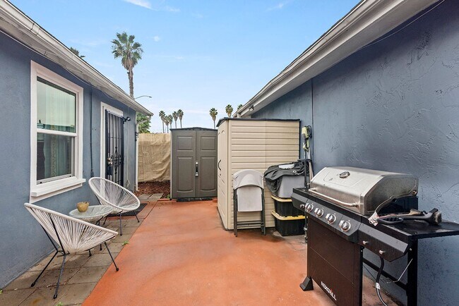 Building Photo - 4025 La Salle St