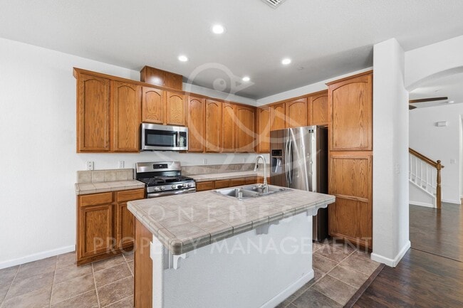 Building Photo - 1070 Sierra View Cir