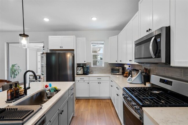 Building Photo - 1859 Is Vlg Wy