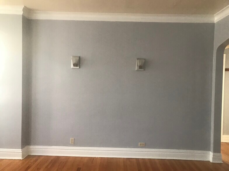 Building Photo - 5201 N Latrobe Ave