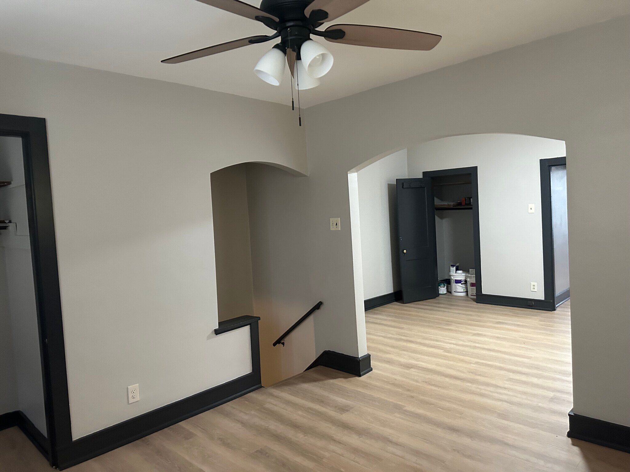 Building Photo - 4916 Winona Ave