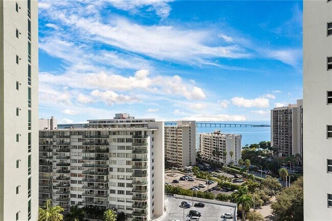 Building Photo - 170 SE 14th St