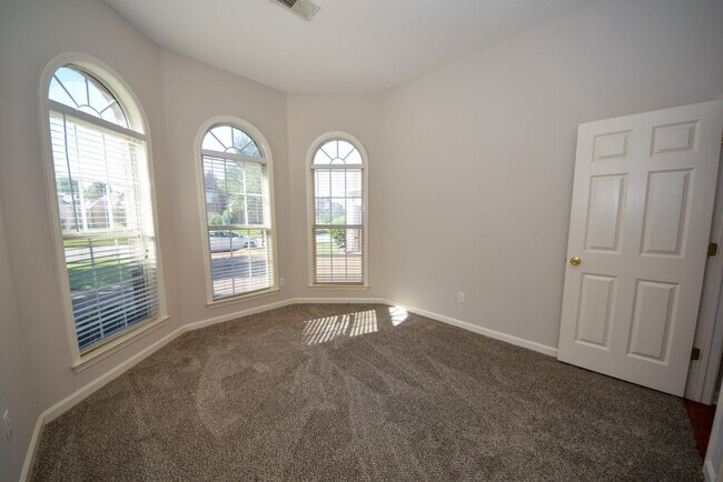 Building Photo - Great 3 bed, 2 bath home in Cordova with wonderful curb appeal.