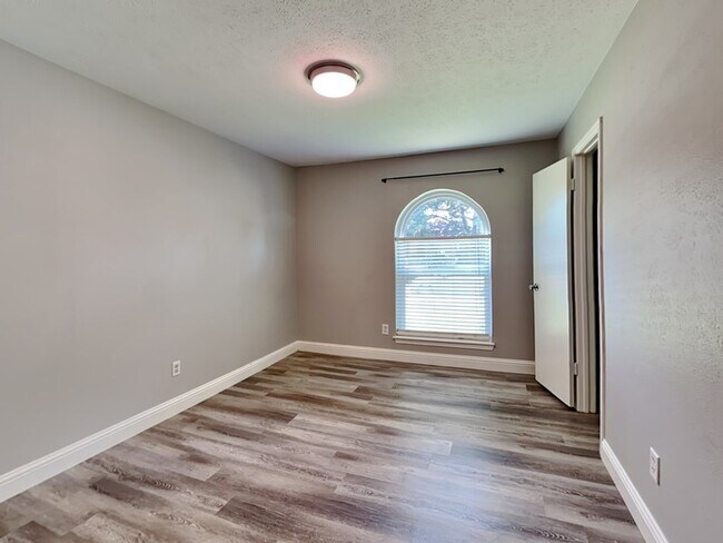 Building Photo - 2111 El Dorado Way