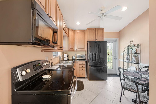 Building Photo - 6255 Timberlakes Way