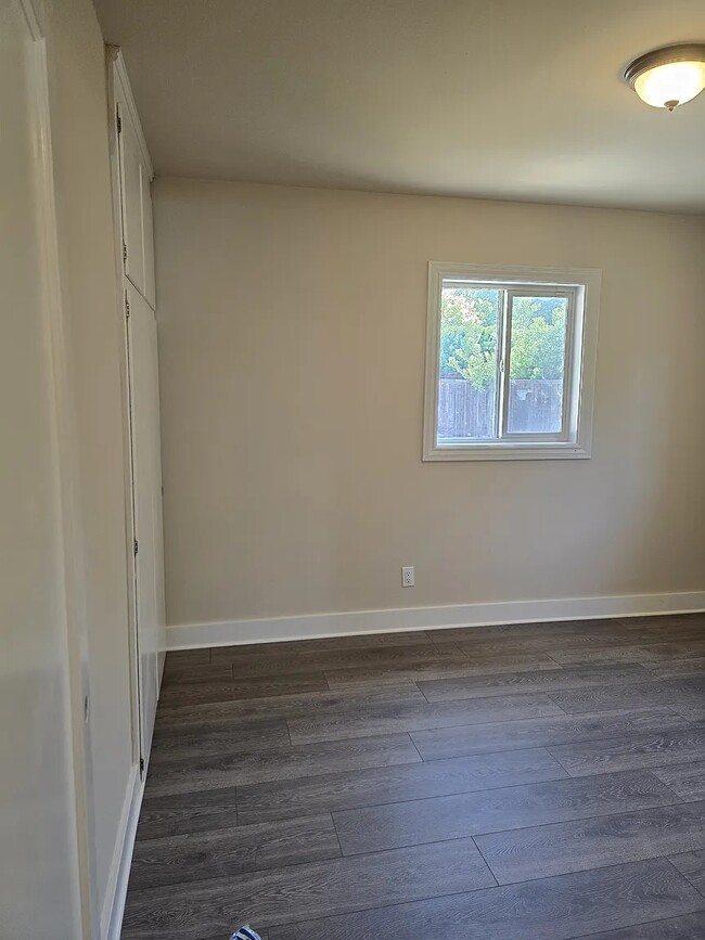 Building Photo - 934 Juanita Dr