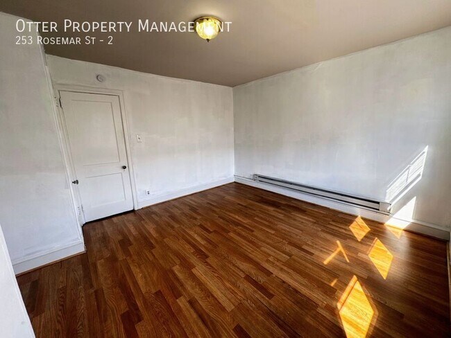 Building Photo - 253 Rosemar St