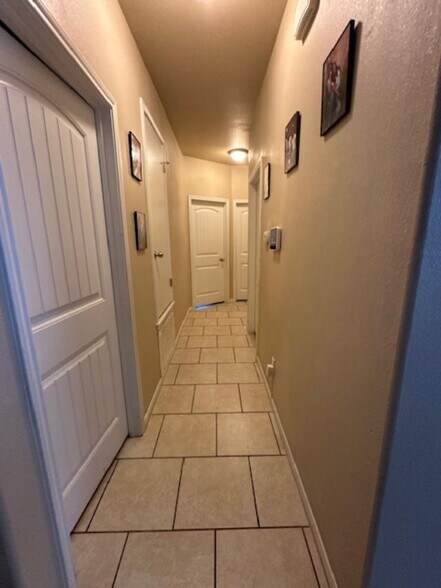 Building Photo - 4611 Cambridge Dr