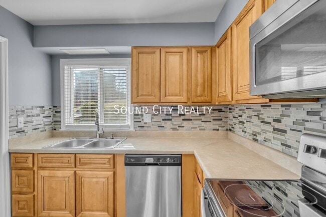 Building Photo - 403 Raintree Dr