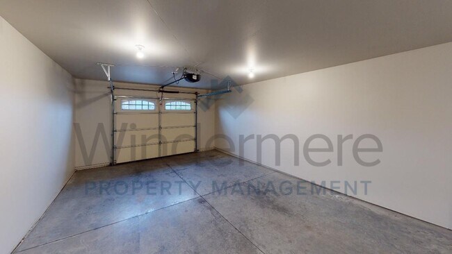 Building Photo - Evan41