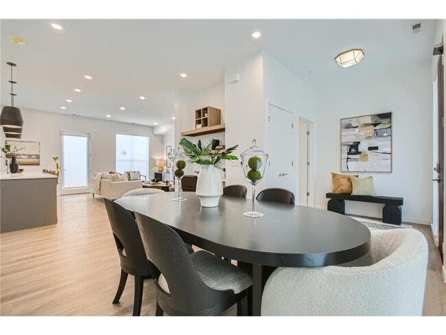 Building Photo - 4 West Dr