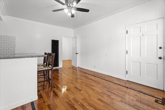 Building Photo - BEAUTIFUL FRENCH NORMANDY STYLE 1BR UNIT