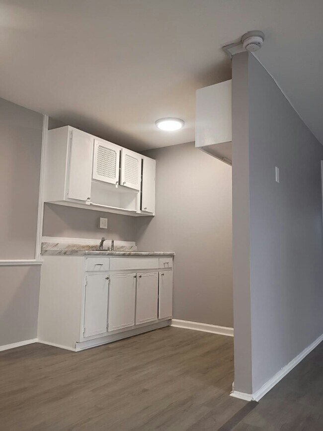 Building Photo - 13430 Euclid Ave