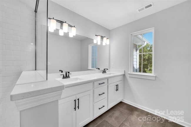 Building Photo - 153 Halite Ln