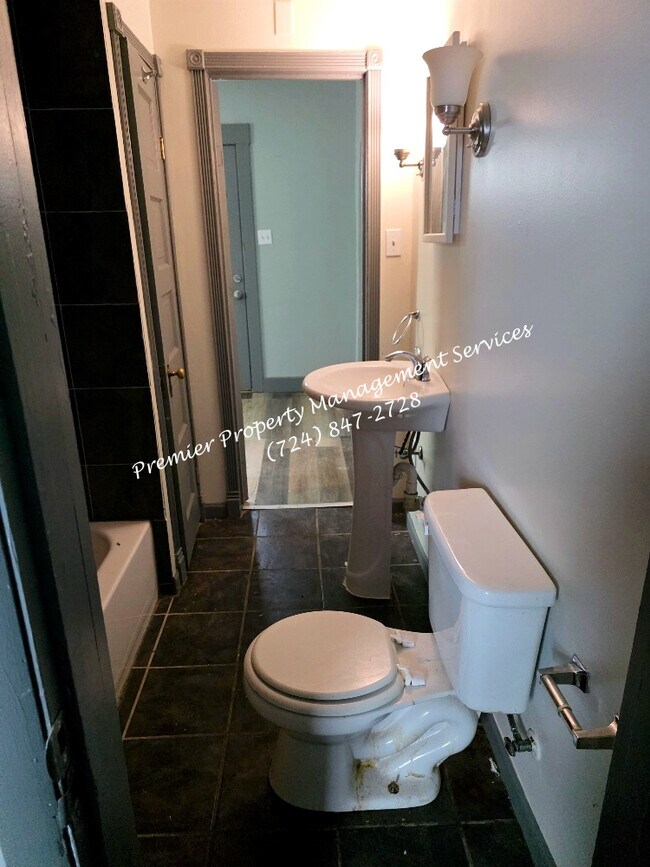 Building Photo - 911 4th Ave