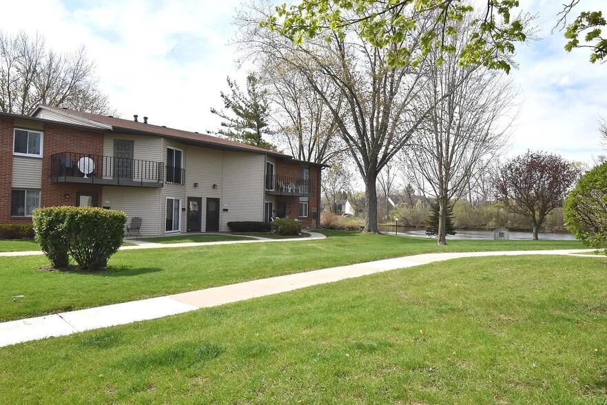 Building Photo - N114W17033 Armada Dr