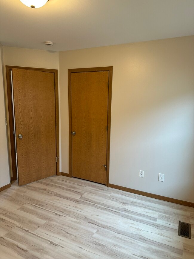 Building Photo - 805 Black Jack Rd