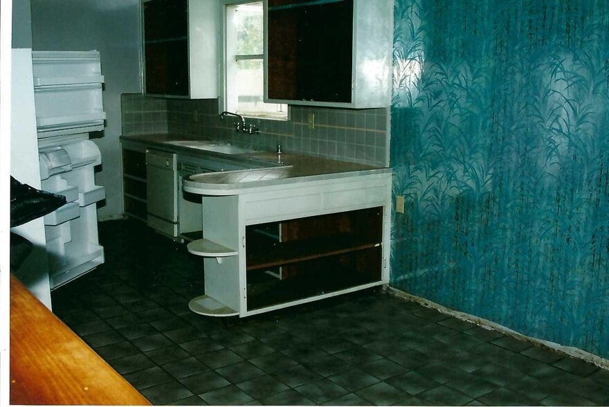 Building Photo - 2800 Roosevelt Ave