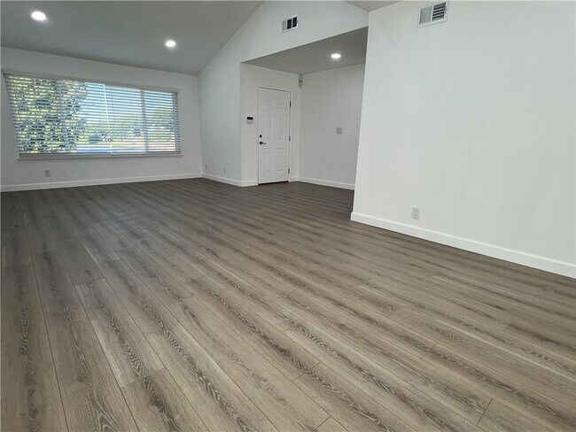 Building Photo - 16851 Dawn Haven Rd