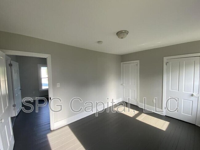 Building Photo - 114 Park St