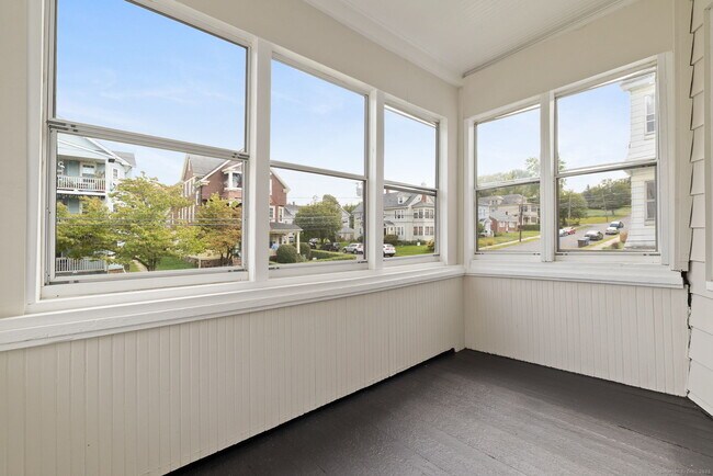 Building Photo - 279 Linwood St
