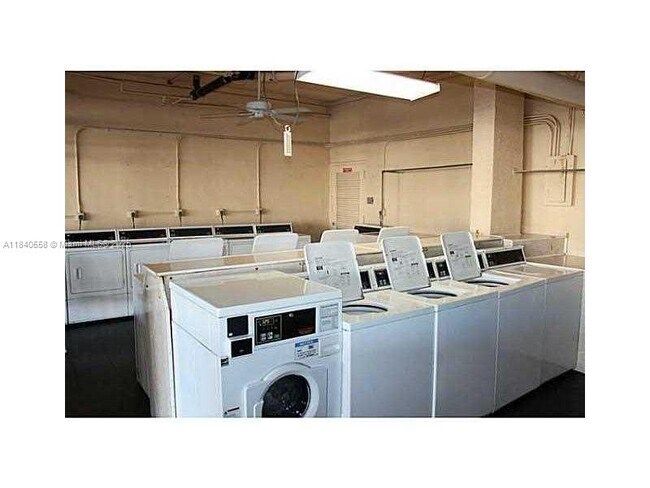 Building Photo - 13155 Ixora Ct