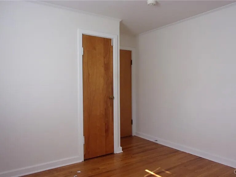 Building Photo - 223 W Molloy Rd