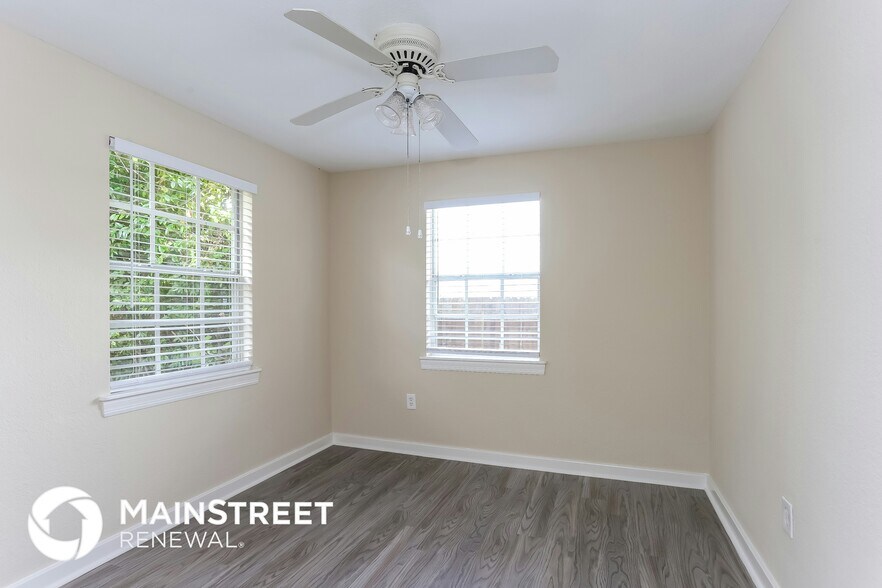 Building Photo - 14623 Sunset Dr