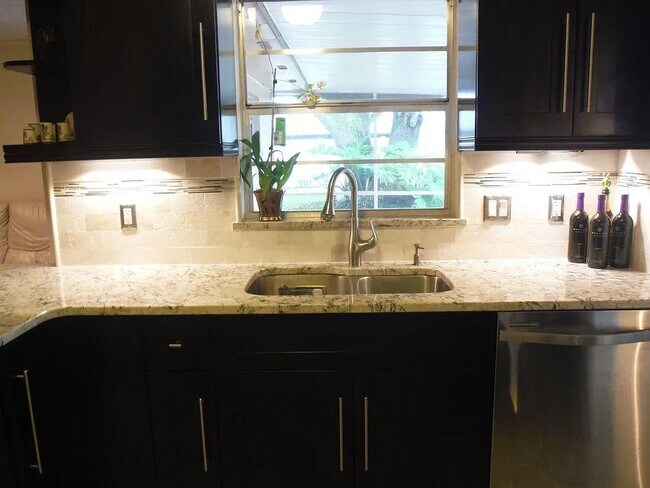 Building Photo - 4310 Cove Dr