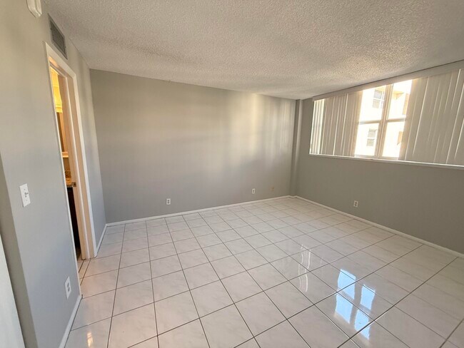 Building Photo - 2929 S Ocean Blvd