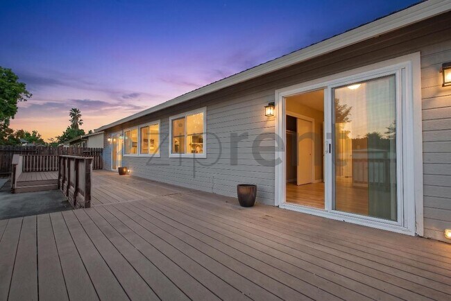 Building Photo - 2307 N Cirby Way