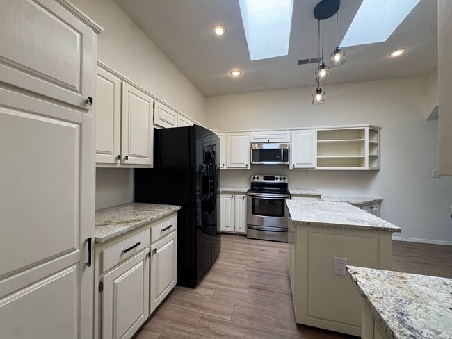 Building Photo - 9301 Ironshore NE